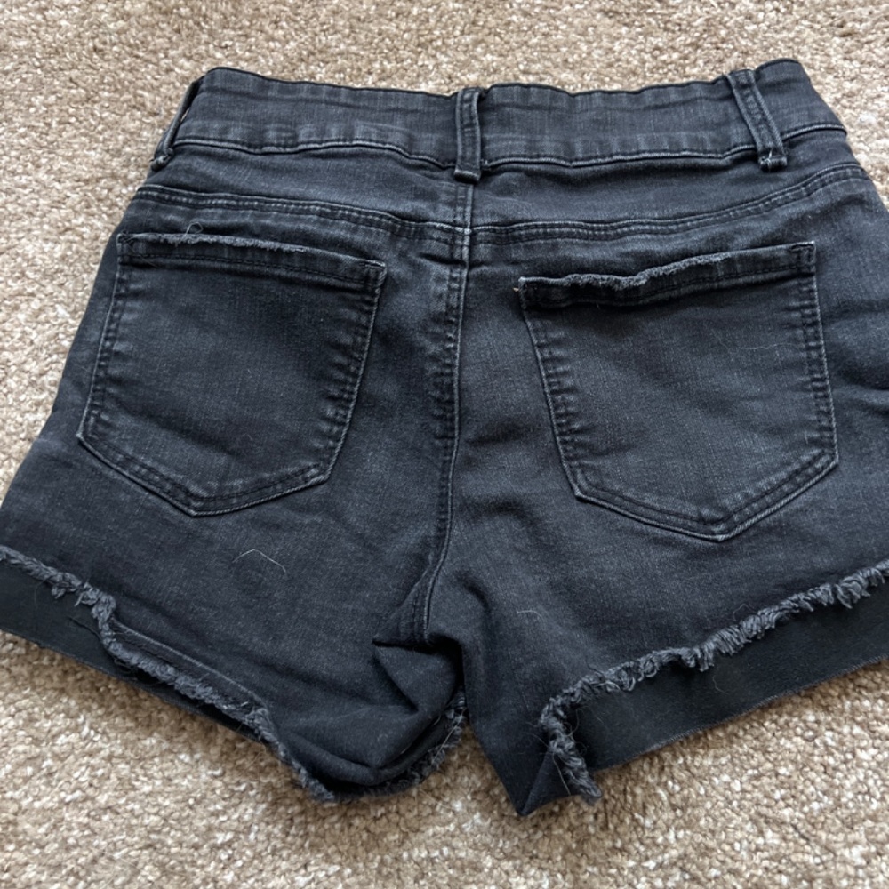 Shorts - Picture 3 of 3